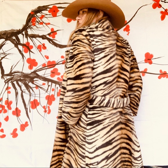 Meet your Posher, Jenn - Picture 2 of 12